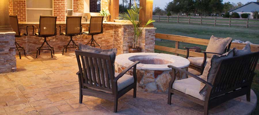 Outdoor Fireplace Design & Installation